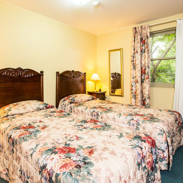 2 single beds with good mattress and high-quality sheets in Avonmore on the Park hotel Sydney